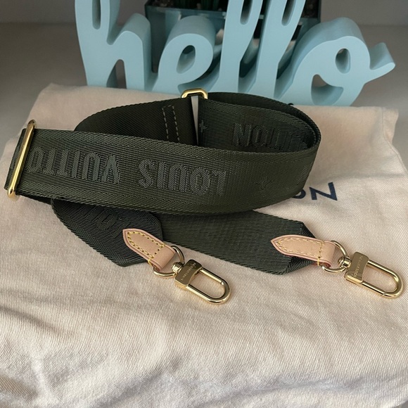 Louis Vuitton - Picture 3 of 11